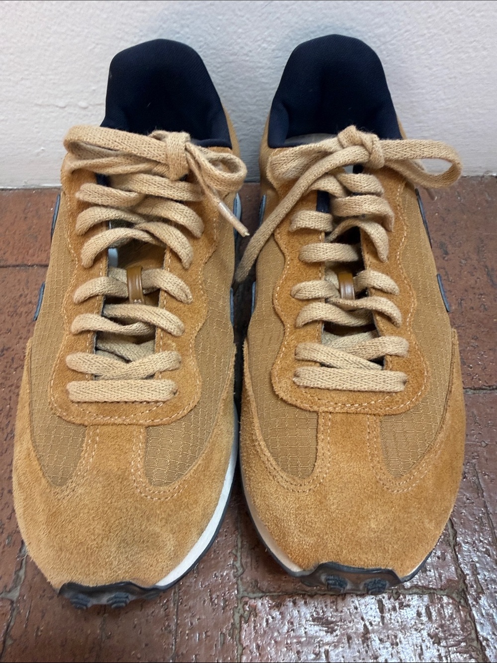 Veja Rio Branco Brown with Navy V - Picture 3 of 7